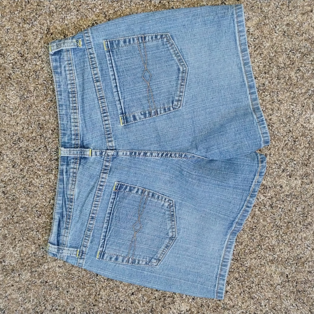 Faded Glory Jean Shorts - Picture 2 of 3